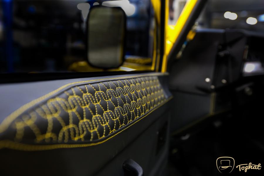 Детали интерьера Land Rover Defender 90 by TopHat Classics 2017 года  (фото 51 из 68)